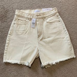 Cream Boyfriend Jean shorts!